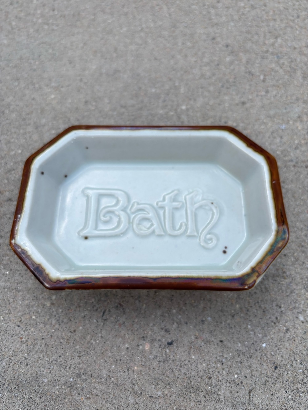 Vintage Village Bath Products ceramic soap dish